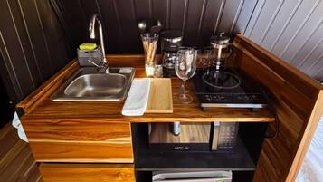 Classic Cabin, Patio, Garden View | Private kitchen