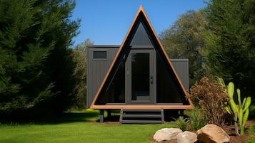 Classic-mökki, patio, näköala puutarhaan | Ilmainen Wi-Fi