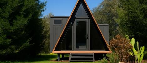 Classic Cabin, Patio, Garden View | Free WiFi