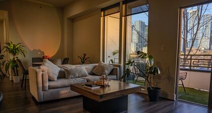 Modern 1-bedroom Retreat with panoramic Downtown & Lake Views in Prime Location
