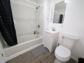 Toallas, jabón, papel de baño