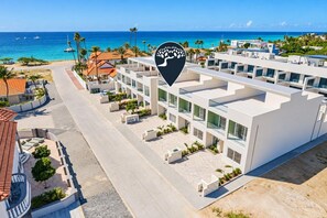 Stay just one minute from beautiful Boca Catalina Beach in this contemporary 4-bedroom luxury villa with private pool. - Luxury 4BR Villa | Private Pool | Steps to Beach | Costa Catalina 1 by Bocobay (Noord)