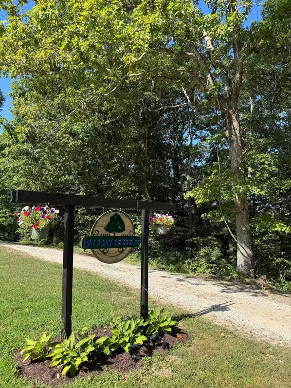 Property grounds - Luxury 4 bed 2 Bath Farm near Wildcat (East Bernstadt)