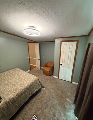 4 bedrooms, WiFi, bed sheets