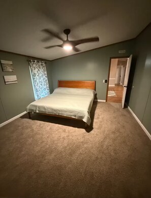 Room - Luxury 4 bed 2 Bath Farm near Wildcat (East Bernstadt)