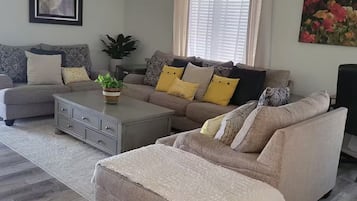 Smart TV, fireplace, ping pong, books