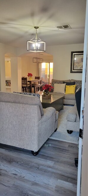 Smart TV, fireplace, ping pong, books - The Pool House (Mesa)