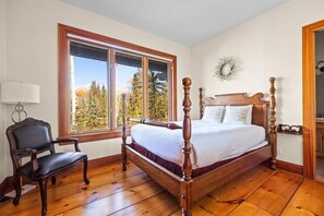 5 bedrooms, travel cot, WiFi, bed sheets