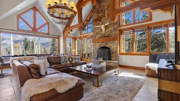 Télévision, cheminée