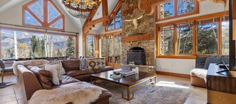Mountain Village Retreat w/ Hot Tub, Sauna & Views
