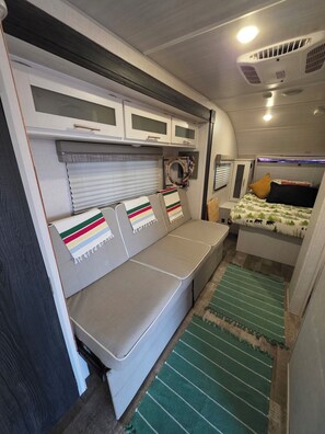 واي فاي وملاءات أسرّة