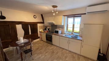 冷蔵庫、電子レンジ、オーブン、トースター