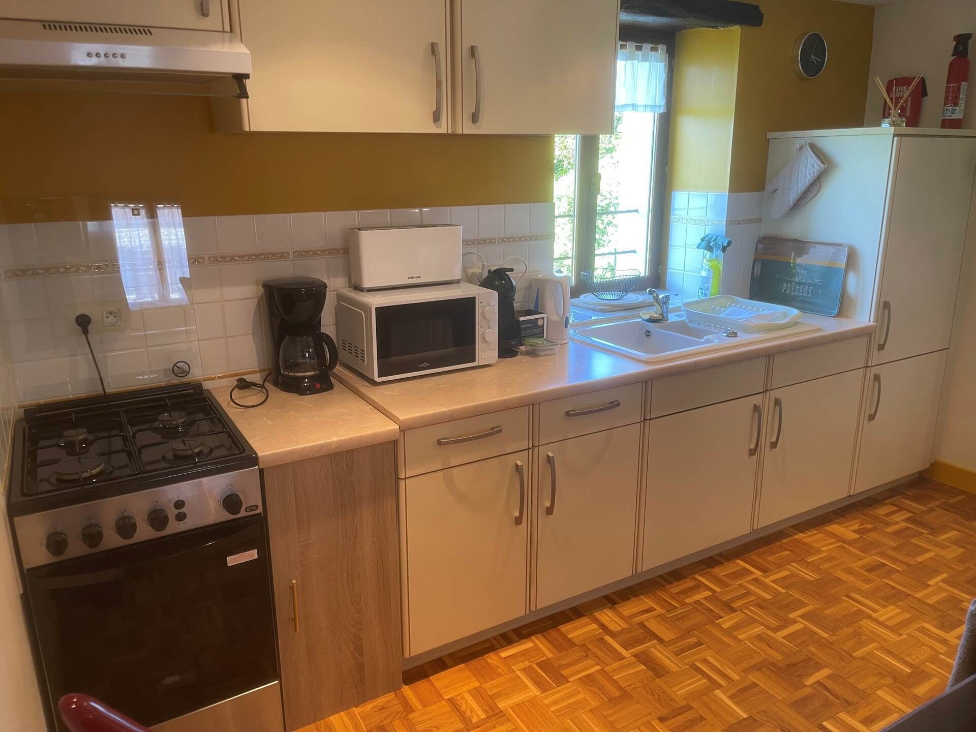 Køleskab, mikrobølgeovn, ovn, brødrister