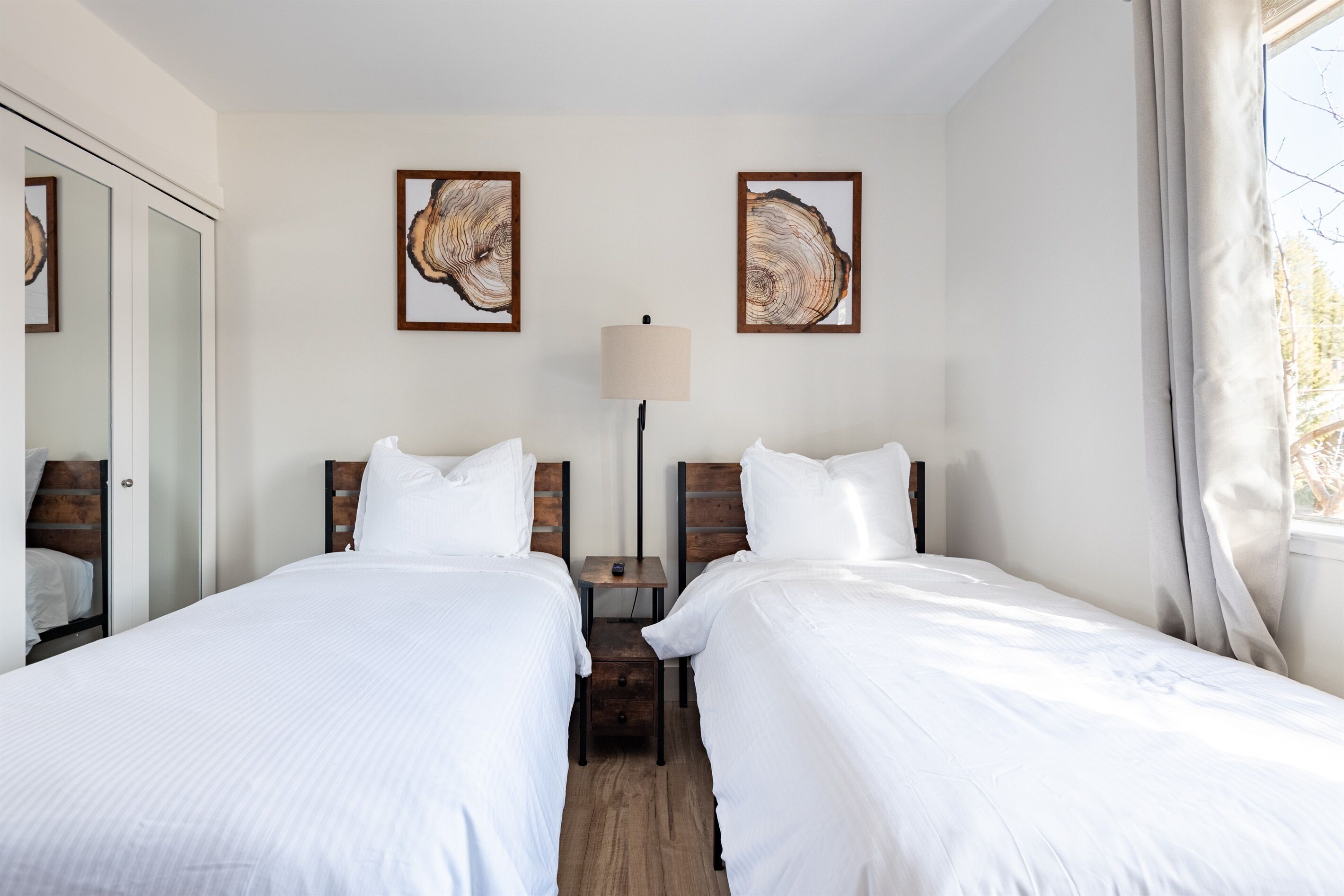 Travel cot, free WiFi, bed sheets