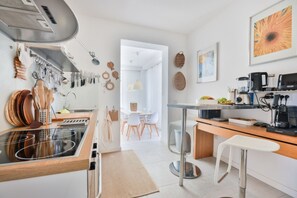 Jääkaappi, mikroaaltouuni, astianpesukone