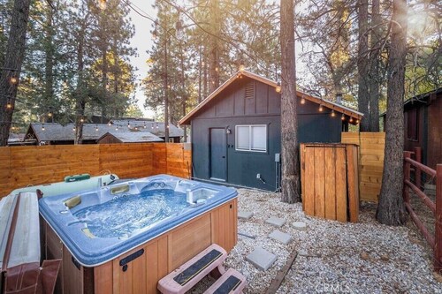 The Black Diamond Cabin – Luxury Hot-Tub Hideaway in Big Bear