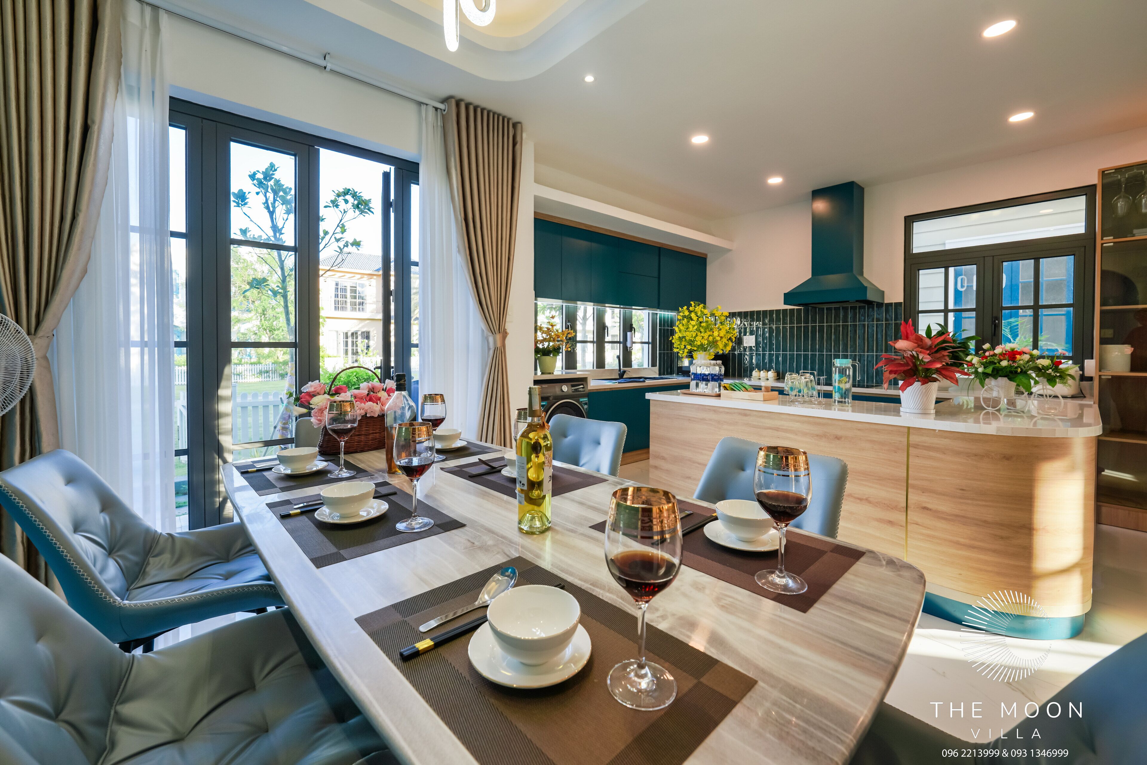 Luxury Villa, Garden View | In-room dining