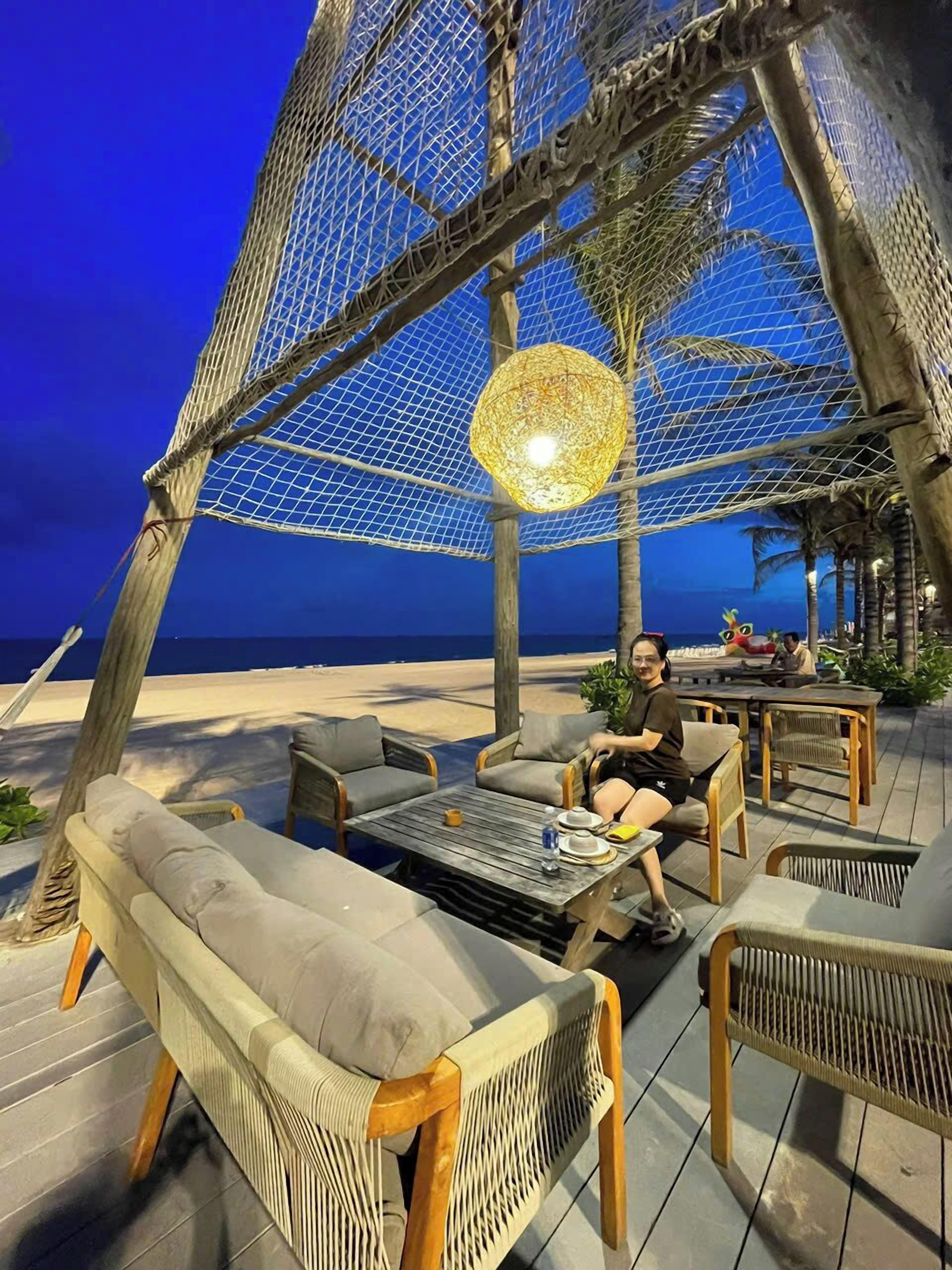 Beach nearby, white sand, beach shuttle