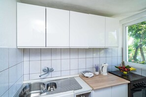 Appartement | Cuisine privée | Réfrigérateur, cafetière/bouilloire, bouilloire électrique, grille-pain