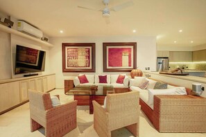 TV, stereo, offices - Anera: Seaside Luxury Retreat with Ocean Views (Playa Blanca)