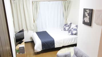 1 bedroom, bed sheets