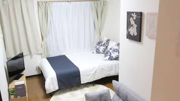 1 bedroom, bed sheets