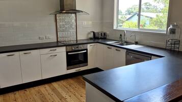Coffee/tea maker, fridge, microwave, oven