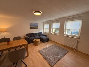 Apartment | Living room - Moderne Ferienwohnung in Elstra (Elstra)