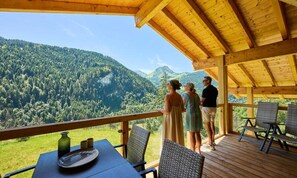 Apartment | Outdoor dining