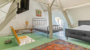 House | 4 bedrooms, individually furnished, bed sheets - Spacious Farmhouse With Garden in Val de Loire (Palluau-sur-Indre)