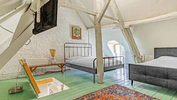 Rumah | 4 kamar tidur dan dilengkapi dengan perabotan berbeda-beda