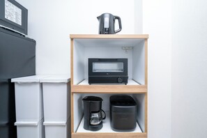 冰箱、微波炉、炉灶、厨具/餐具