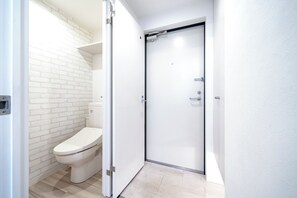 Combined shower/bathtub, free toiletries, hair dryer, bidet - EVARIA (Sapporo)