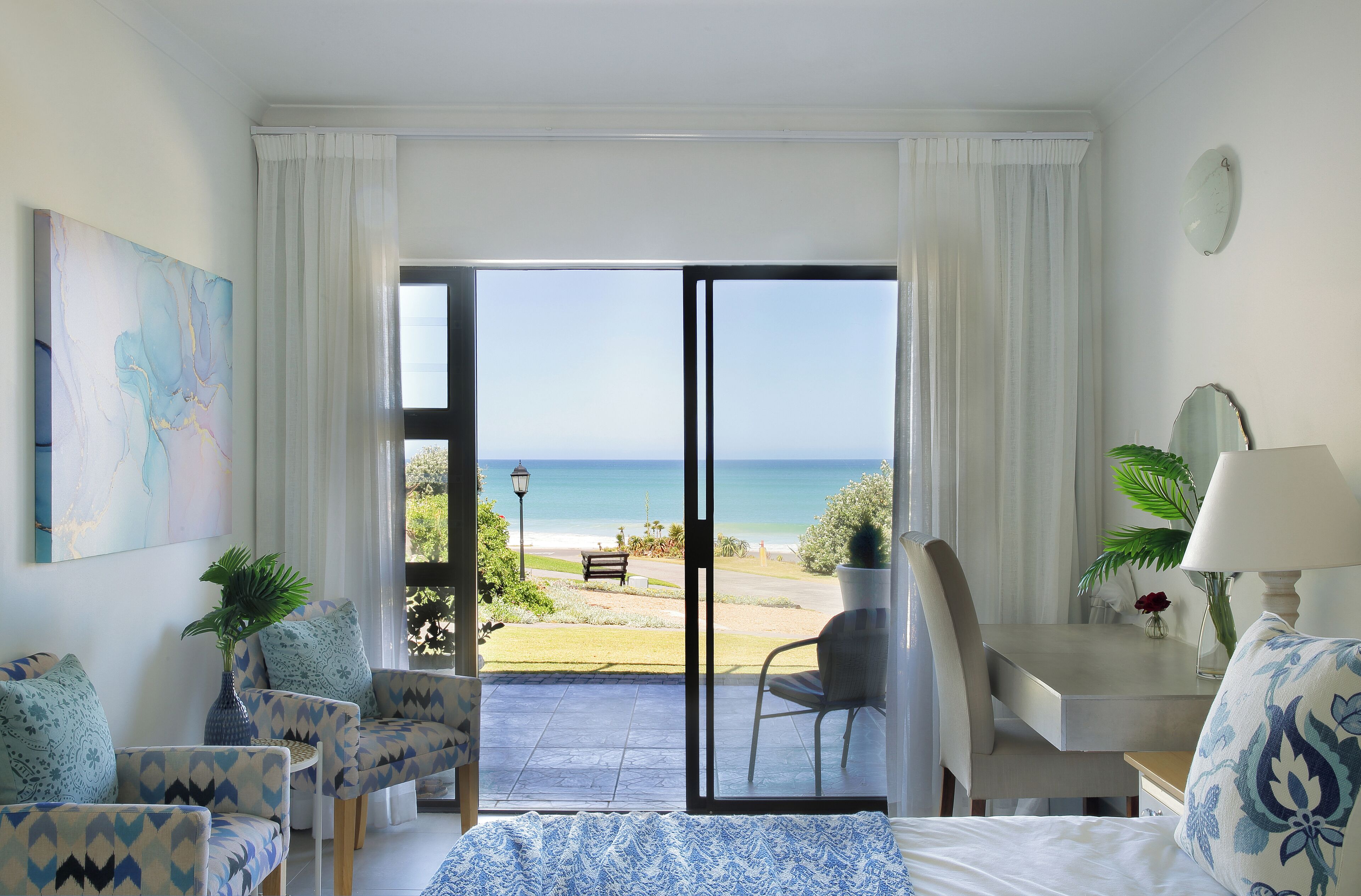 Phòng đôi hoặc 2 giường đơn tiện nghi đơn giản, quang cảnh biển, đối diện biển | Quang cảnh biển