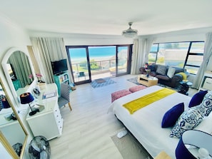 Habitación superior con 1 cama matrimonial o 2 individuales, balcón, vista al mar | Escritorio, espacio para trabajar con laptop y wifi gratis