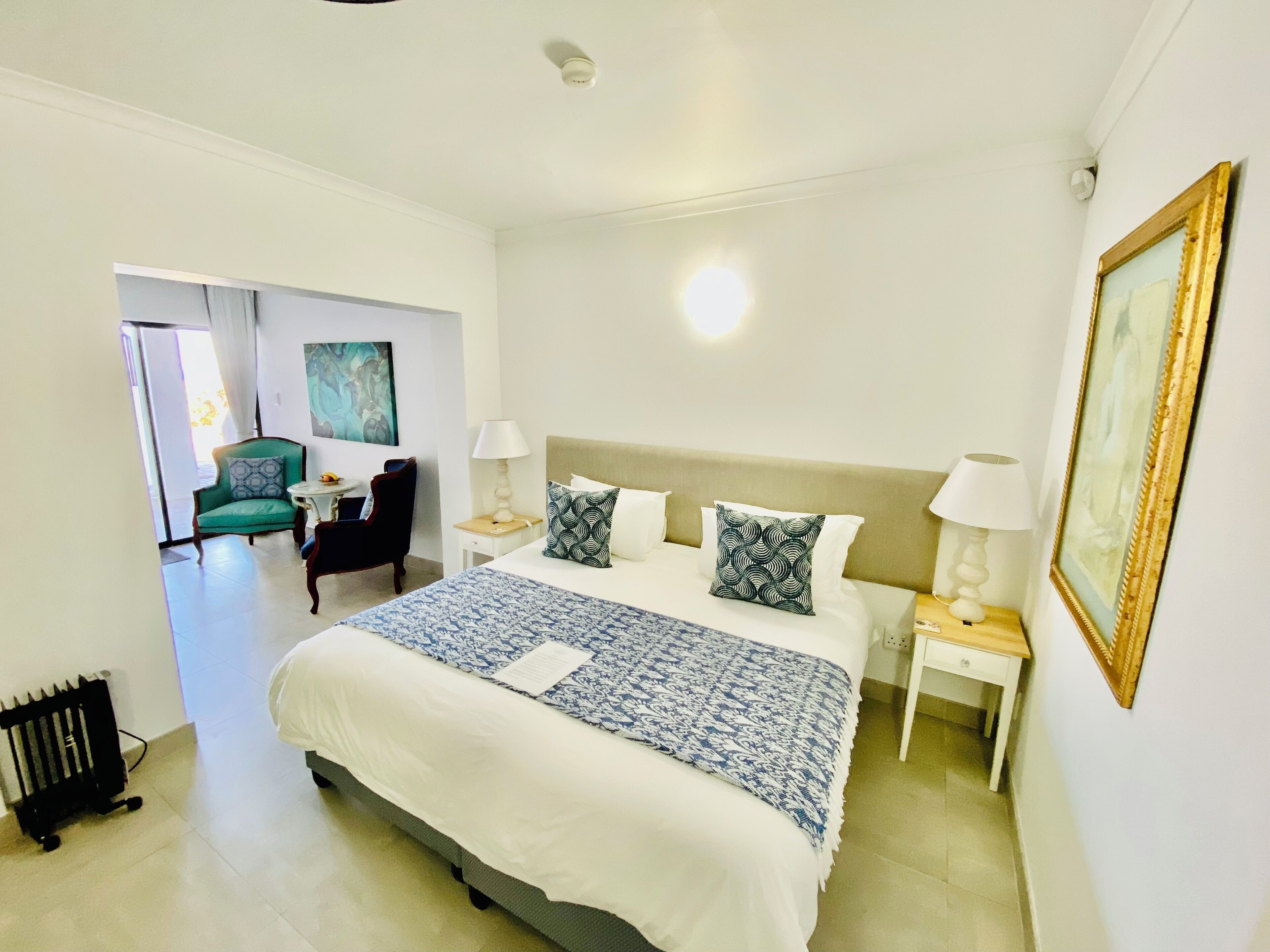 Bureau, espace de travail pour ordinateur portable, Wi-Fi gratuit