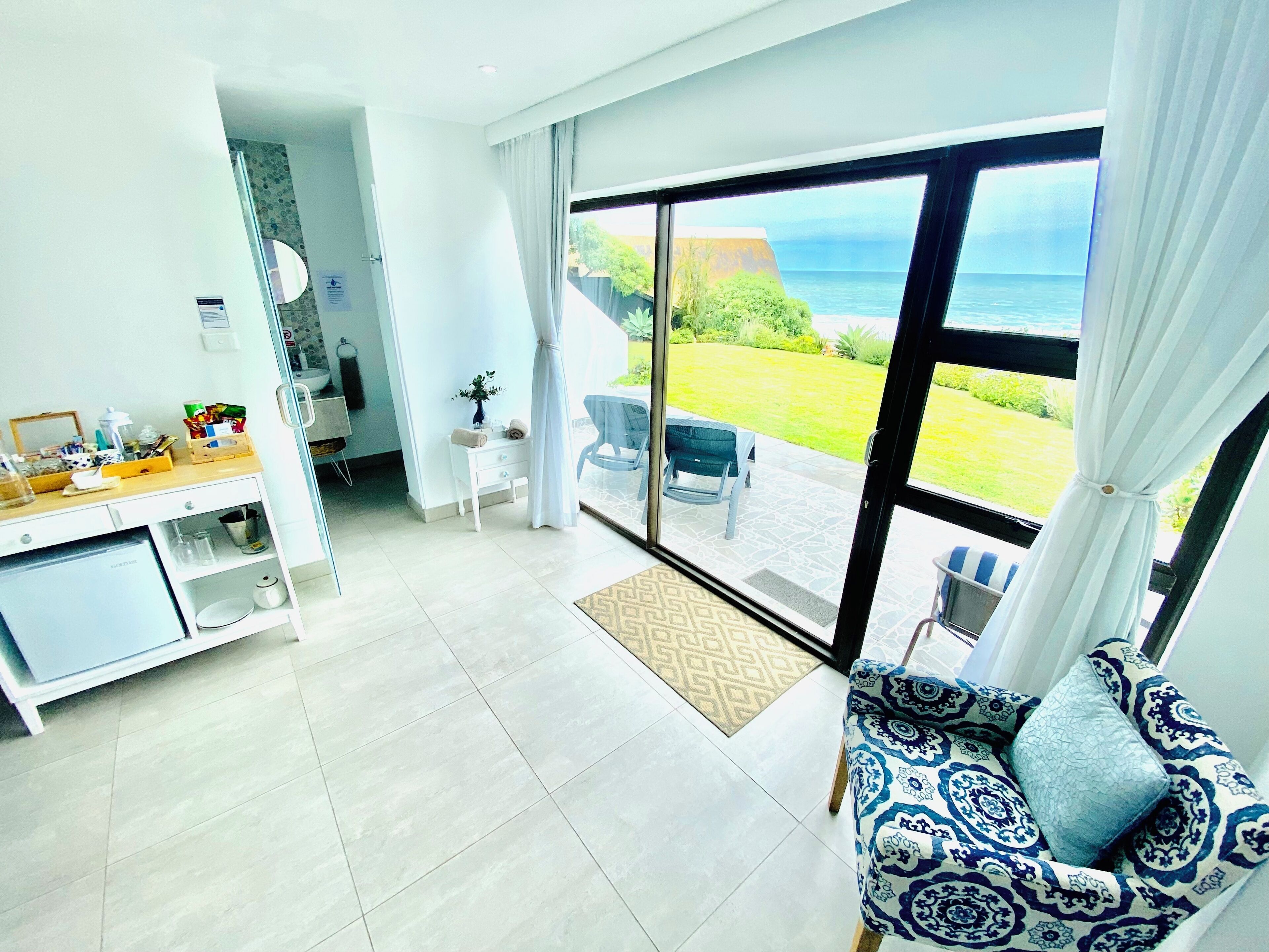 Dobbelt- eller tomannsrom – deluxe, kjøleskap, sjøutsikt | Utsikt mot strand/hav