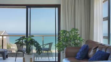 Camera Superior con letto matrimoniale o 2 letti singoli, balcone, vista mare | Una scrivania, postazione laptop, Wi-Fi gratuito