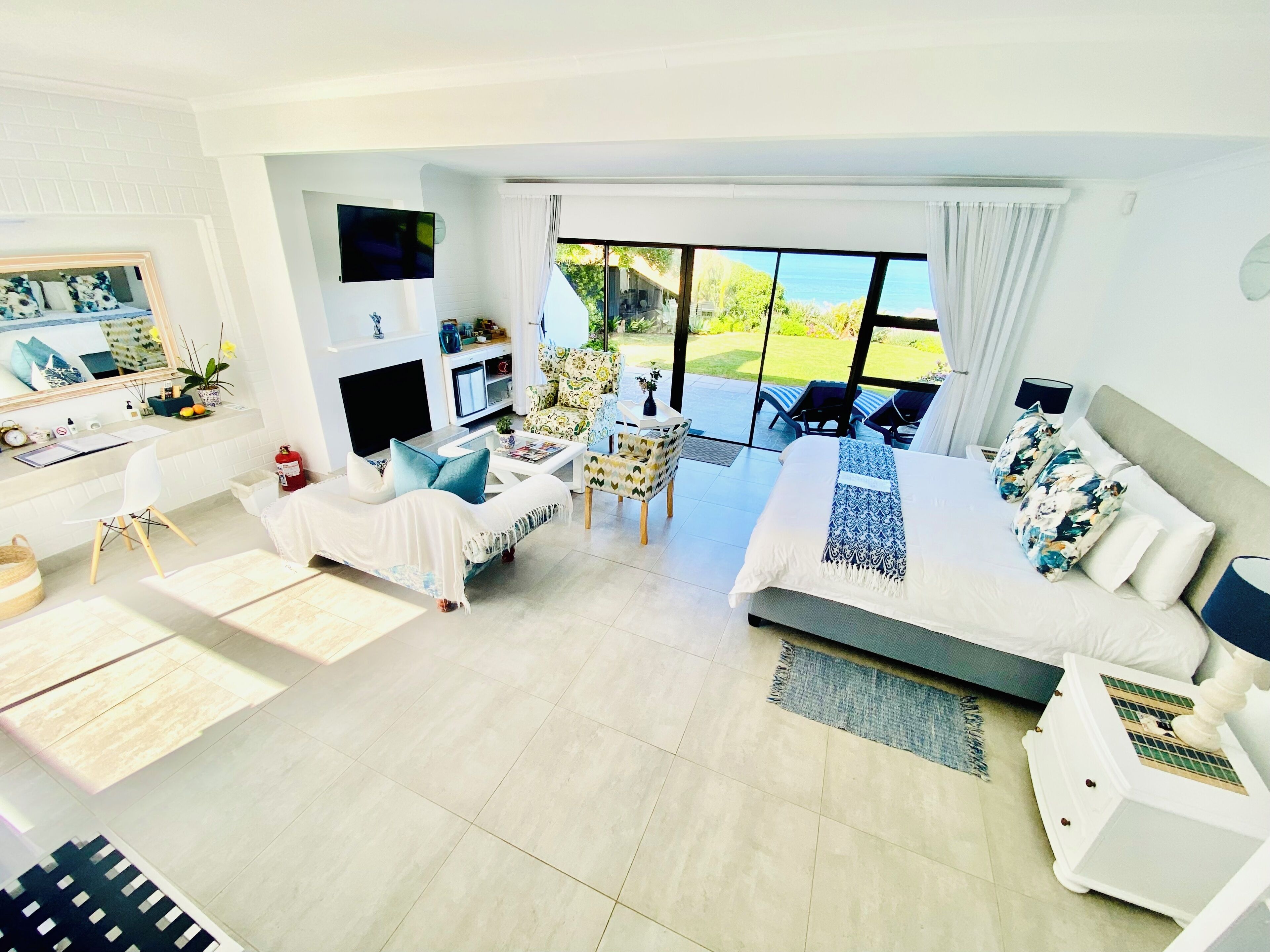 Bureau, espace de travail pour ordinateur portable, Wi-Fi gratuit