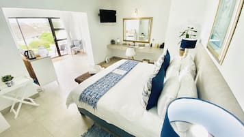 Escritorio, espacio para trabajar con laptop y wifi gratis