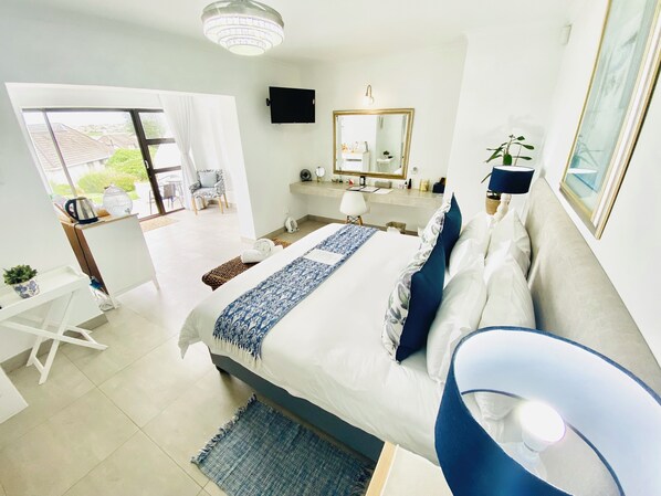 Desk, laptop workspace, free WiFi