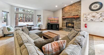 Tasteful 4br Modern Mountain Lodge: Hot Tub, Pool Table, Foosball, Close to Heavenly, Dog Friendly