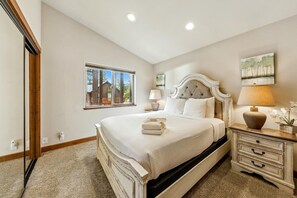 4 bedrooms, iron/ironing board, travel crib, free WiFi