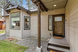 Exterior detail - Angora Lodge: Hot Tub, Game Room, Dog Friendly (South Lake Tahoe)