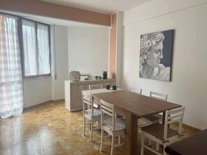 Apartment | Dining - Large Bright Apt - Cinque Terre & Gulf of Poets (La Spezia)