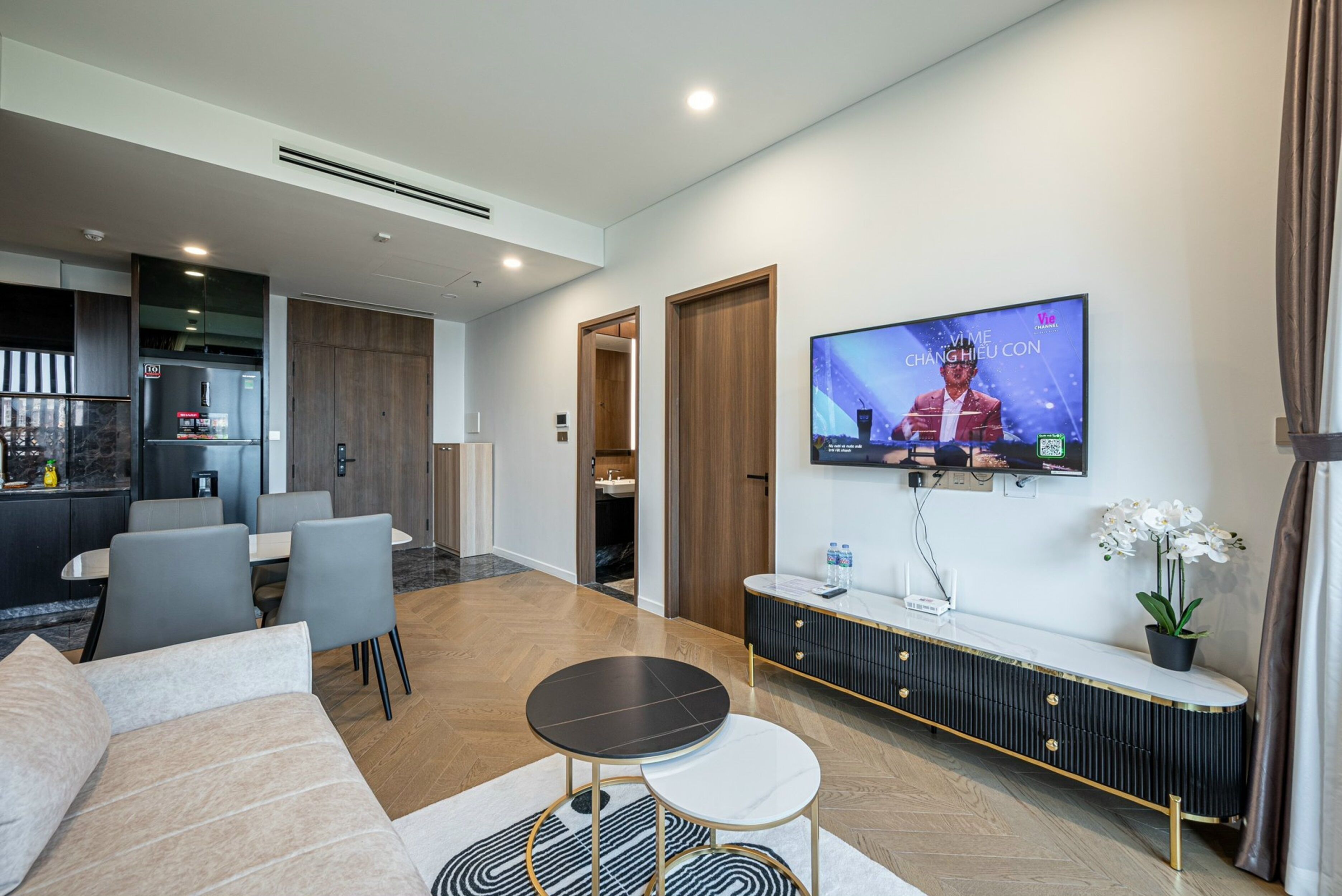 Business lakosztály, 1 hálószobával, club lounge-belépés, kilátással a városra | Nappalirész | Okostévé, Netflix, okoshangszórók és streamszolgáltatások
