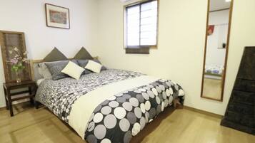 2 bedrooms, desk, iron/ironing board, free WiFi