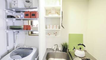 Fridge, microwave, stovetop, cookware/dishes/utensils