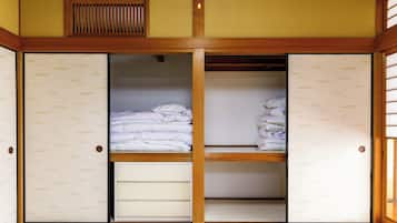 Schreibtisch, Bügeleisen/Bügelbrett, kostenloses WLAN, Bettwäsche