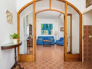 独特独立别墅, 海景 | 起居区 | 42-英寸纯平电视（配备数码频道）